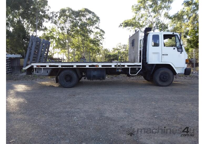 caption Tray truck with beavertail