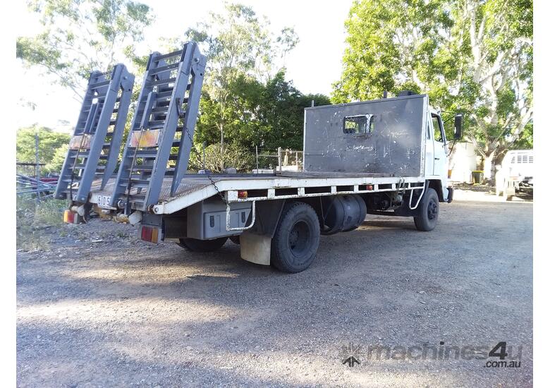 caption Tray truck with beavertail