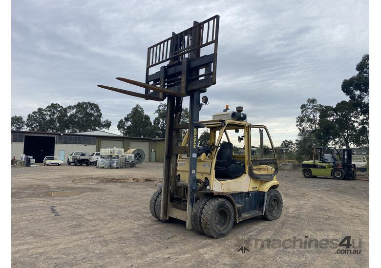 caption 2007 Hyster H155FT Forklift