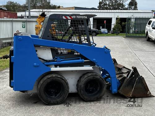 Husky Skid-steer loader 4SDK5 air powered
