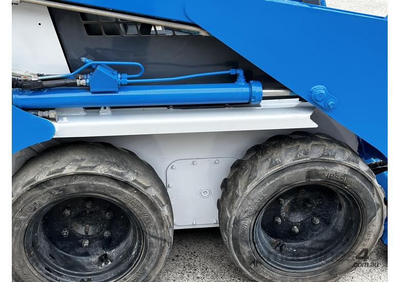 Husky Skid-steer loader 4SDK5 air powered