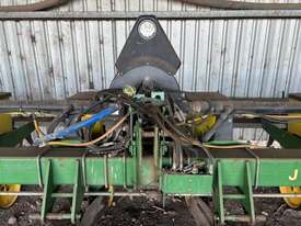 John Deere 7300 Max-emerge Planter - picture1' - Click to enlarge