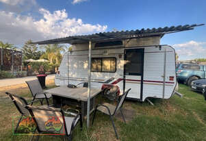 (9211) 1994 Regal Caravan with Awning. (Mooroopna, VIC)