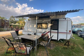 (9211) 1994 Regal Caravan with Awning. (Mooroopna, VIC)