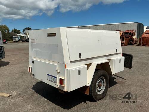 2011 Wandering Star Single Axle Enclosed Box Trailer