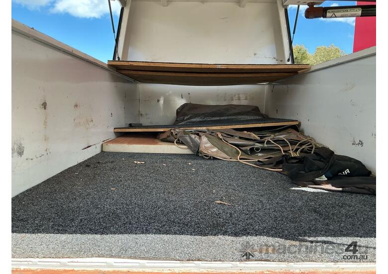 2011 Wandering Star Single Axle Enclosed Box Trailer