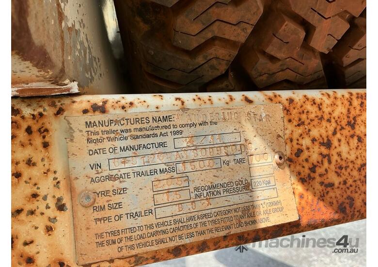 2011 Wandering Star Single Axle Enclosed Box Trailer