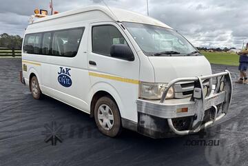 Toyota   Commuter 200 Series