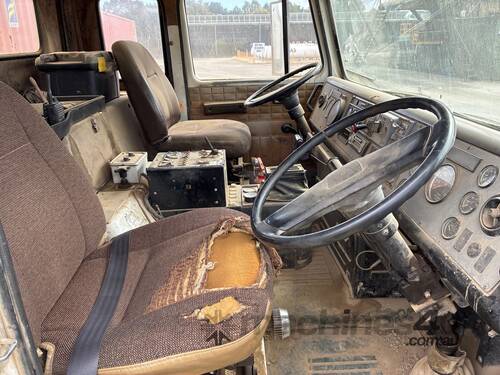 1993 International ACCO 1850E Mobile Road Sweeper