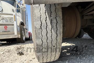 2007 Krueger Tri Axle Curtainside B Trailer