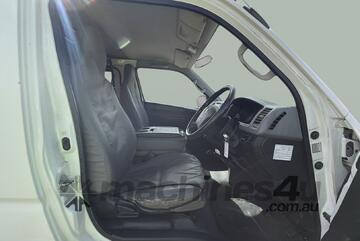 Toyota 2011   Hiace Petrol