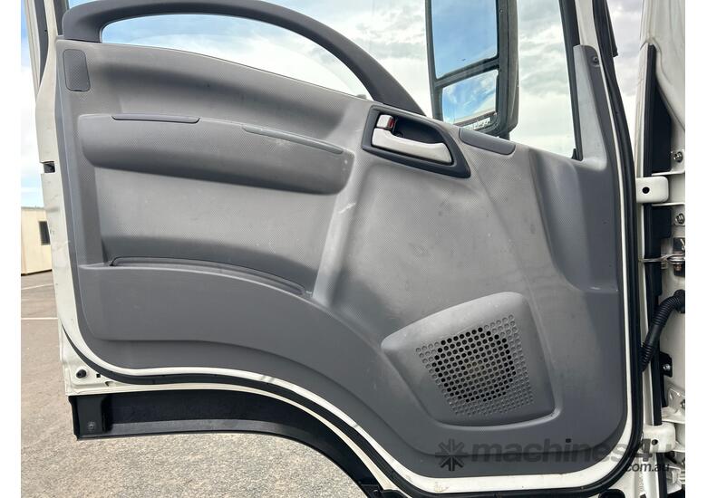 2013 Isuzu FSR 700 Long Refrigerated Pantech