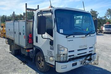 Isuzu   NPR275