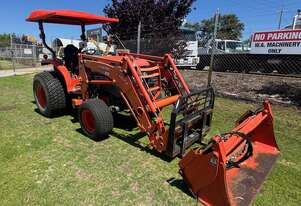 Tractor Kubota L5740 FEL 57HP 4x4 Bucket and forks 1307hrs
