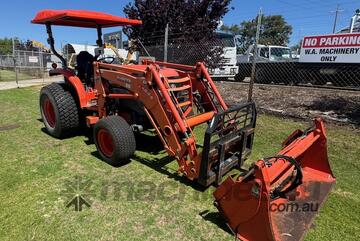 Tractor Kubota L5740 FEL 57HP 4x4 Bucket and forks 1307hrs