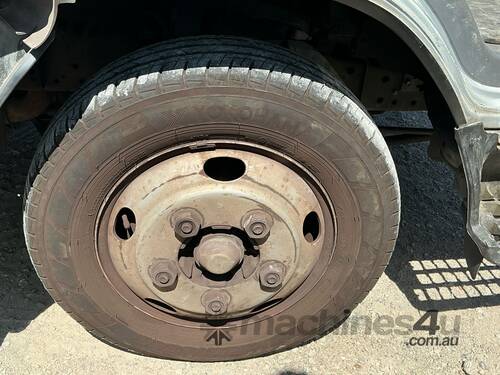 2016 Isuzu NLR 45-150 Table Top