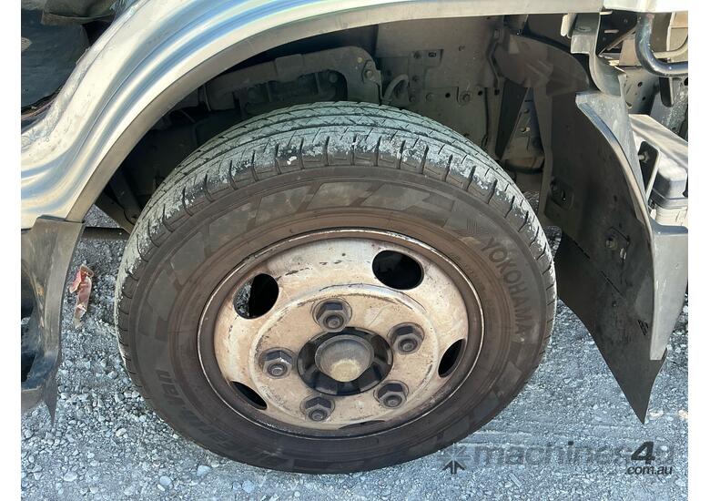 2016 Isuzu NLR 45-150 Table Top