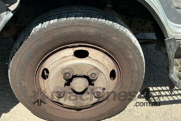 2016 Isuzu NLR 45-150 Table Top