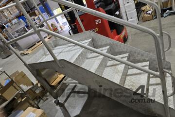 Operator Stairs with wheels - 5 steps