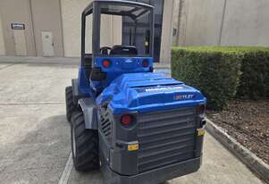 11.5Y heavy lifting mini loader