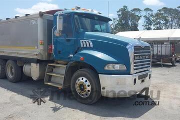 Mack   Granite Cmmr 6X4