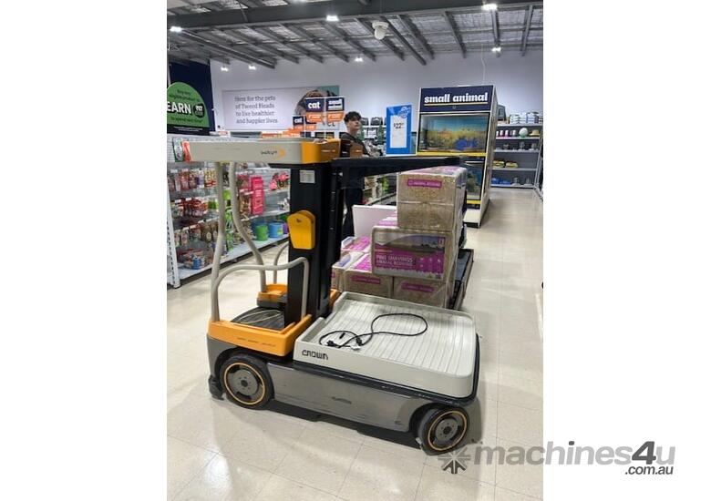 2021 Crown WAV60-118 Reach Truck (Stand on)
