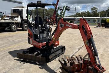Kubota   KX018-4