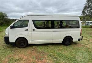 Toyota   Commuter 200