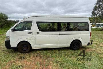 Toyota   Commuter 200