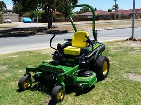 John Deere Zero Turn Mower Z915 AS NEW 3 hrs 2014 - picture1' - Click to enlarge