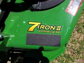 John Deere Zero Turn Mower Z915 AS NEW 3 hrs 2014 - picture2' - Click to enlarge