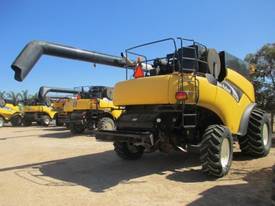 New Holland CR940 Header(Combine) - picture1' - Click to enlarge