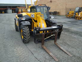 JCB 527-58 telehandler - Hire - picture2' - Click to enlarge