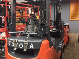 TOYOTA FORKLIFT 1.8 TON 4700MM LIFT SIDE SHIFT - picture2' - Click to enlarge