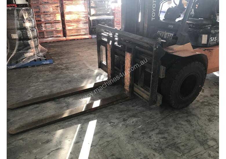 caption Toyota 5 Ton Forklift
