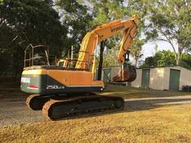 AMPHIBIOUS EXCAVATOR - Hyundai 250LC-9 Only 1410 hrs - picture1' - Click to enlarge