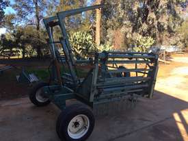 John Shearer Twin bale feeder Bale Wagon/Feedout Hay/Forage Equip - picture0' - Click to enlarge