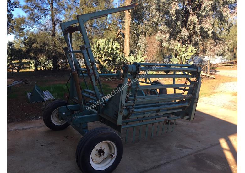 Used John Shearer John Shearer Twin Bale Feeder Bale Wagon Feedout