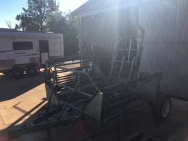 John Shearer Twin bale feeder Bale Wagon/Feedout Hay/Forage Equip - picture1' - Click to enlarge