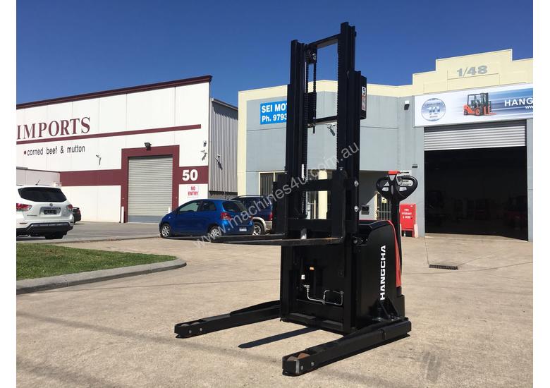caption 1.2 Ton Electric Stacker Pallet