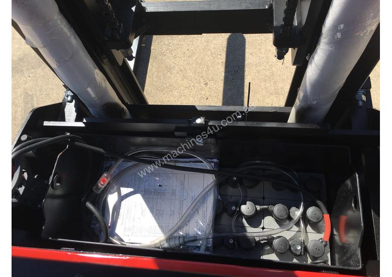 caption 1.2 Ton Electric Stacker Pallet