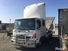 2003 Hino FD1J - picture2' - Click to enlarge