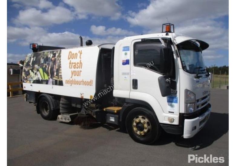caption 2011 Isuzu FSR 850 LWB