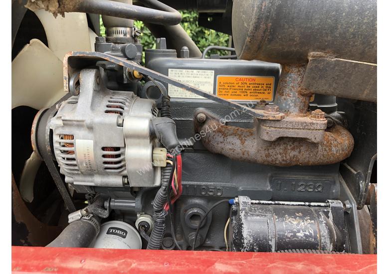 Used toro TORO 3280D GROUNDSMASTER 3Cyl KUBOTA DIESEL 6ft 72 4WD Out