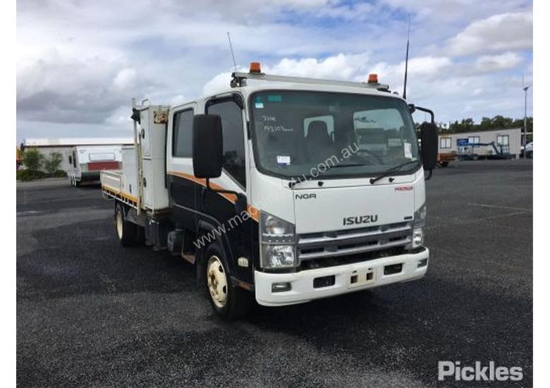 caption 2008 Isuzu NQR450 Premium