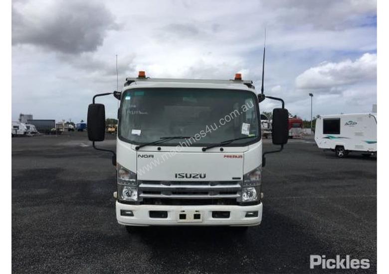 caption 2008 Isuzu NQR450 Premium