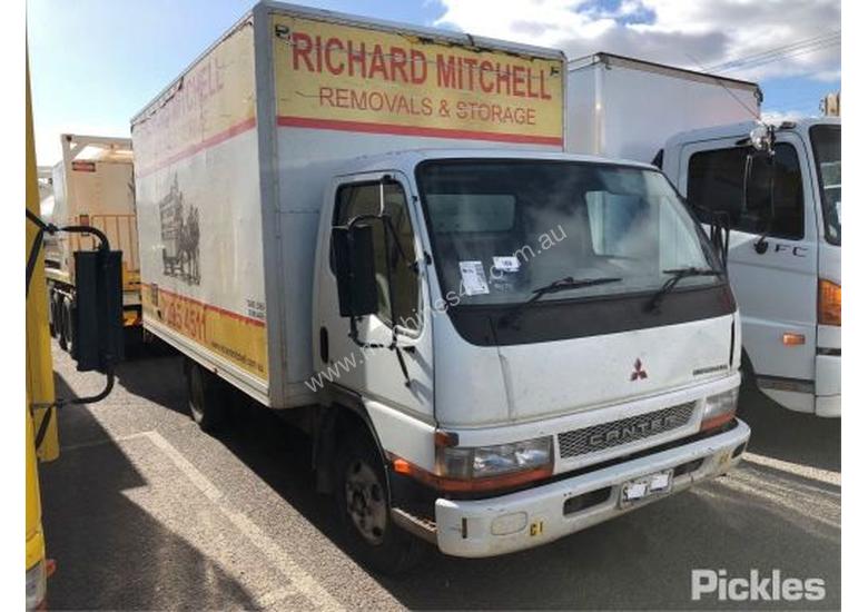 caption 2004 Mitsubishi 500/600 Canter