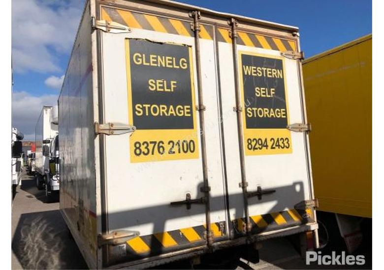 caption 2004 Mitsubishi 500/600 Canter