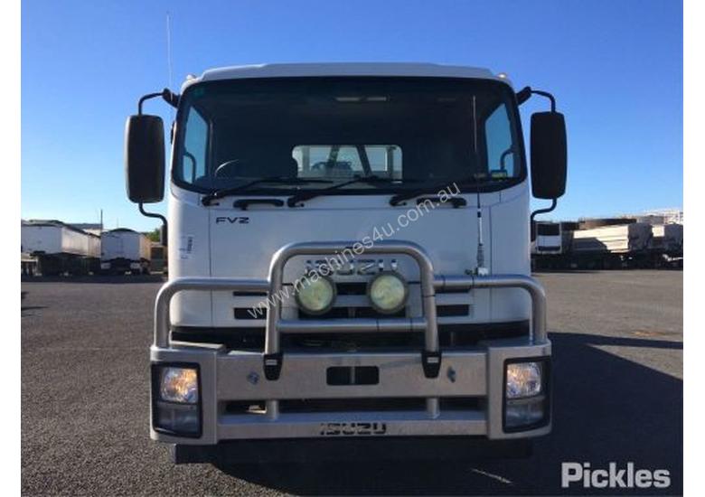 caption 2015 Isuzu FVZ 1400 Auto