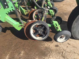 Boss Agriculture Para-Flex Single Disc Planters Seeding/Planting Equip - picture2' - Click to enlarge
